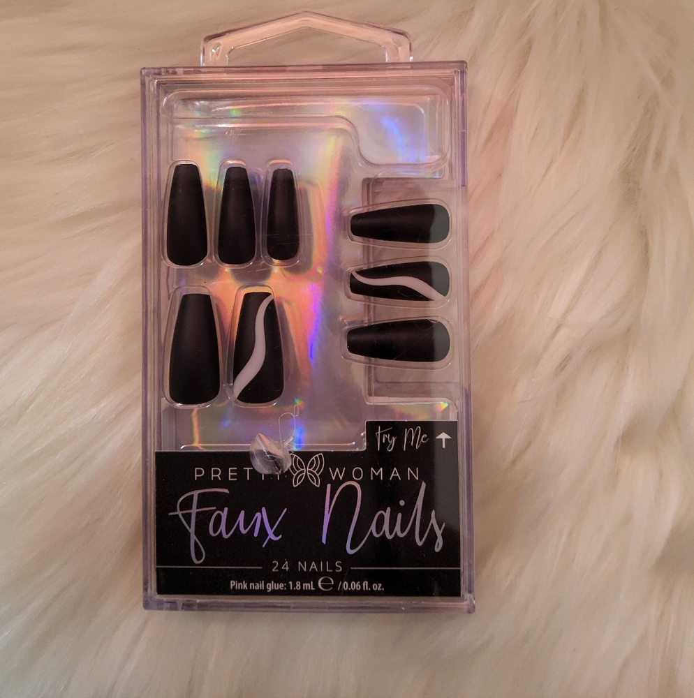 Pretty Woman Black Faux Nail Set